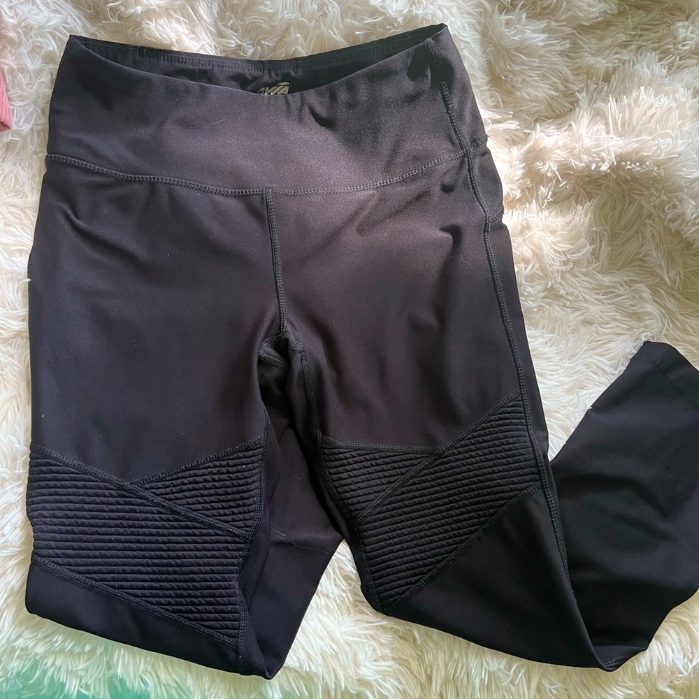 athletic black ribbed leggings